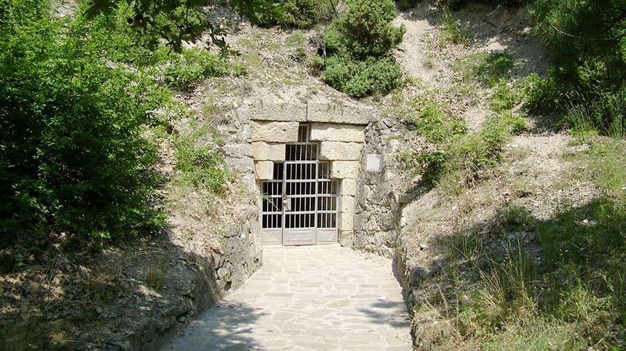 Тракийска куполна гробница poster