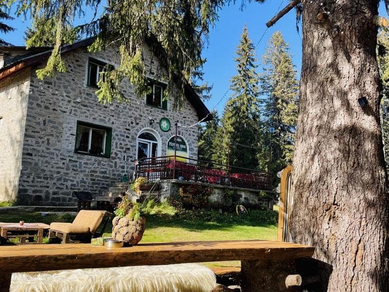 хижа Момчил юнак poster