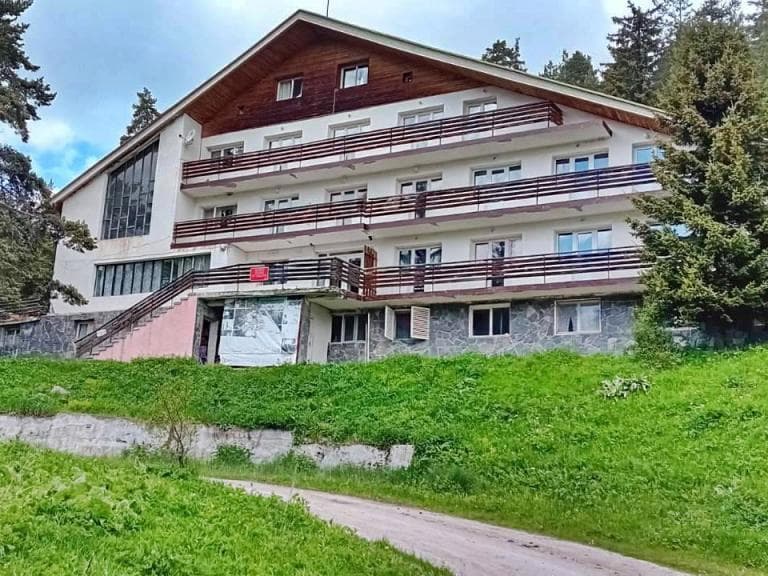 хижа Скални мостове poster