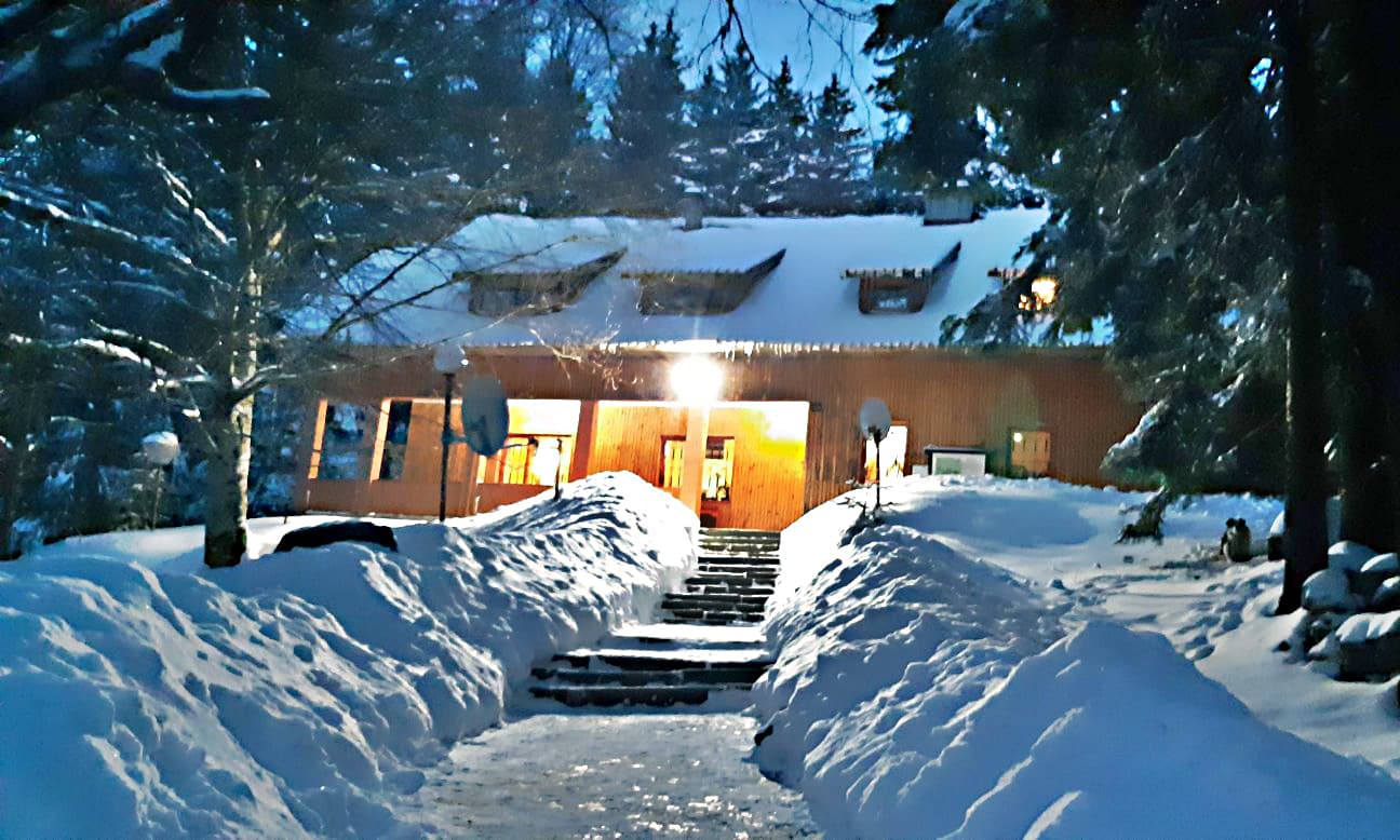 хижа Момина скала poster