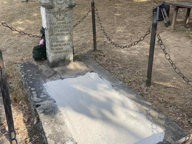 Връх Кадрафил - гробът на Хаджи Димитър poster